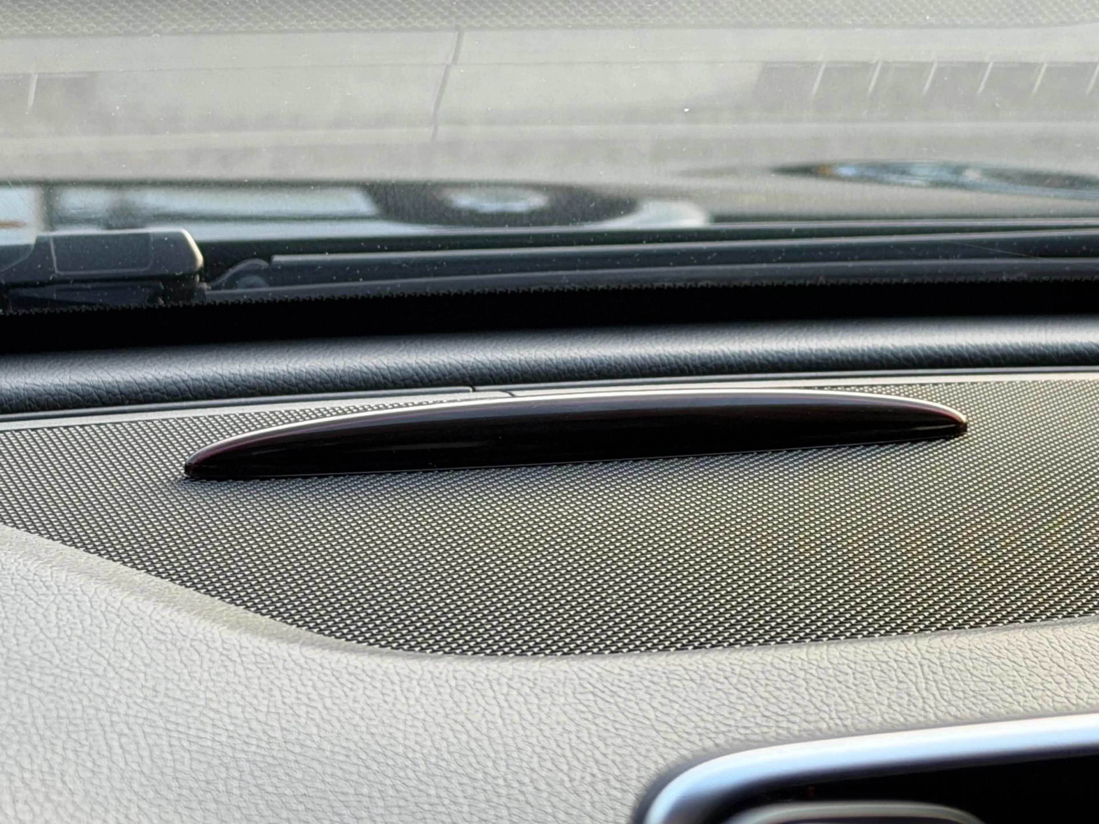 Mercedes-Benz GLA 200 AMG AUT LED Pano Memory Navi — photo 33