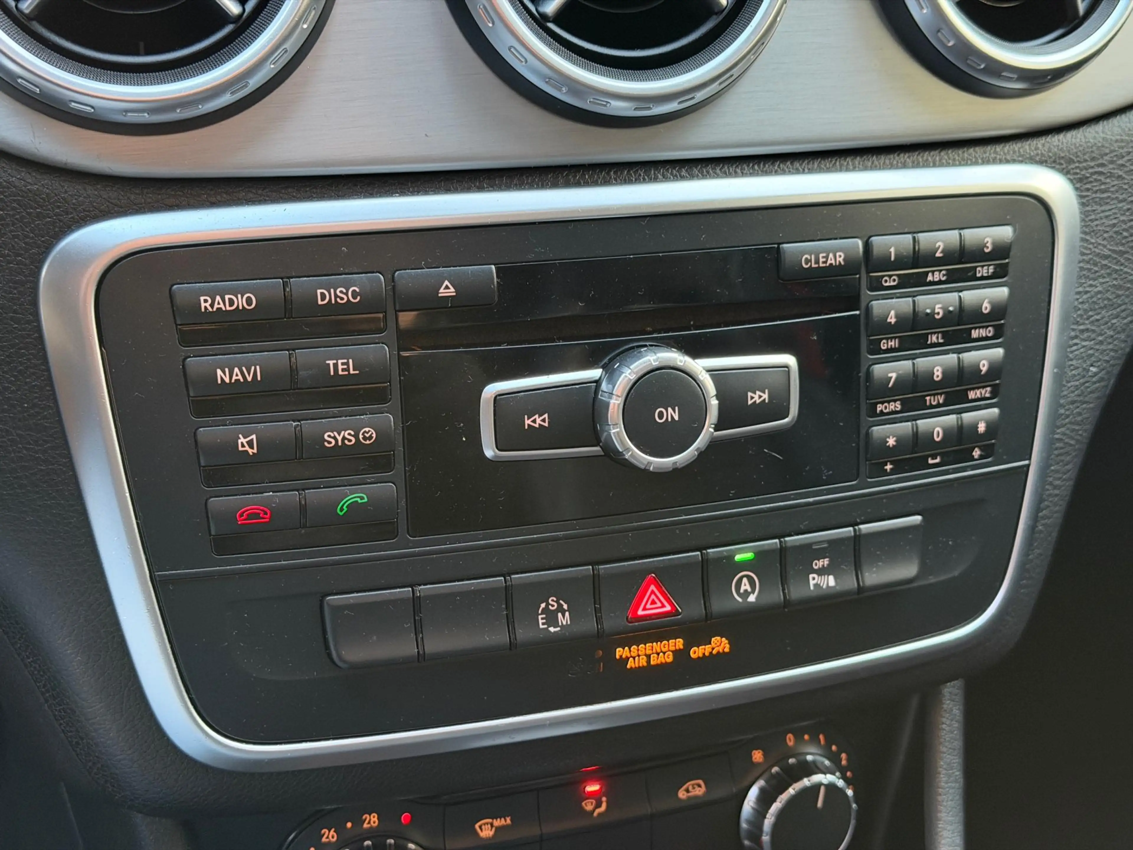 Mercedes-Benz GLA 200 AMG AUT LED Pano Memory Navi — photo 26