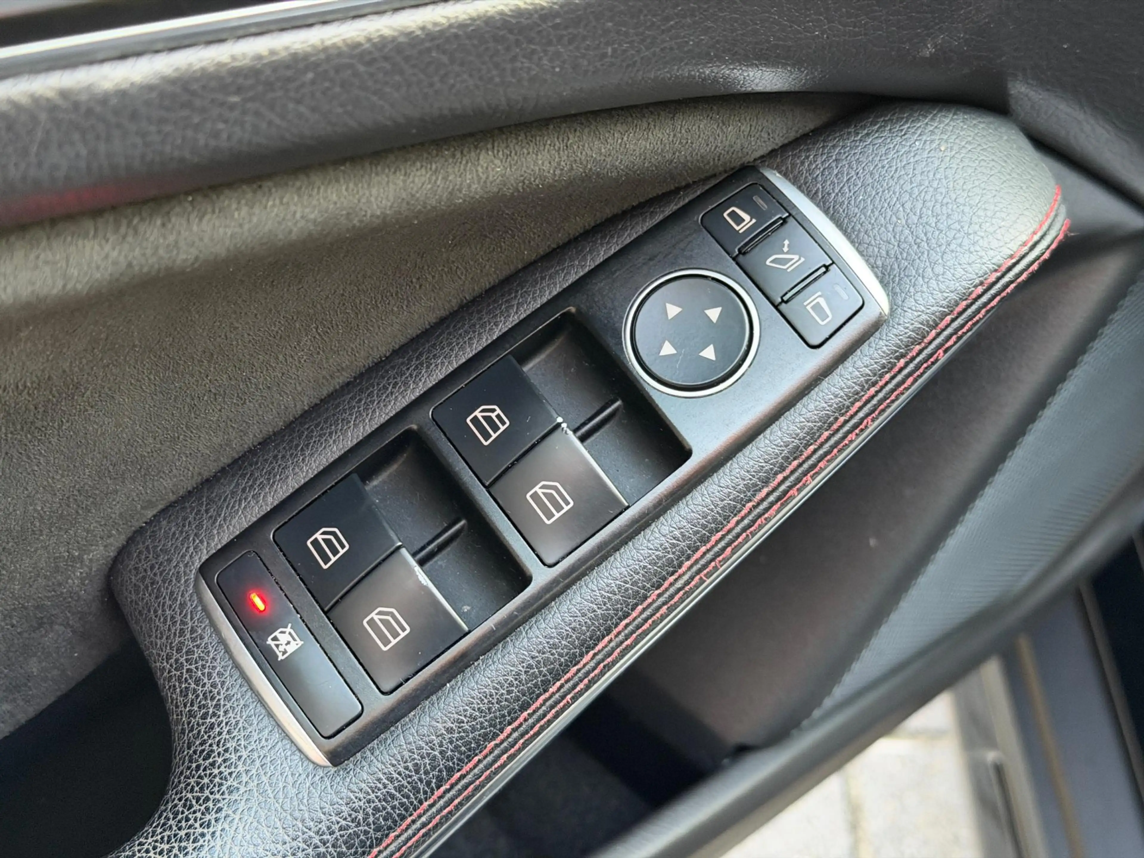 Mercedes-Benz GLA 200 AMG AUT LED Pano Memory Navi — photo 34