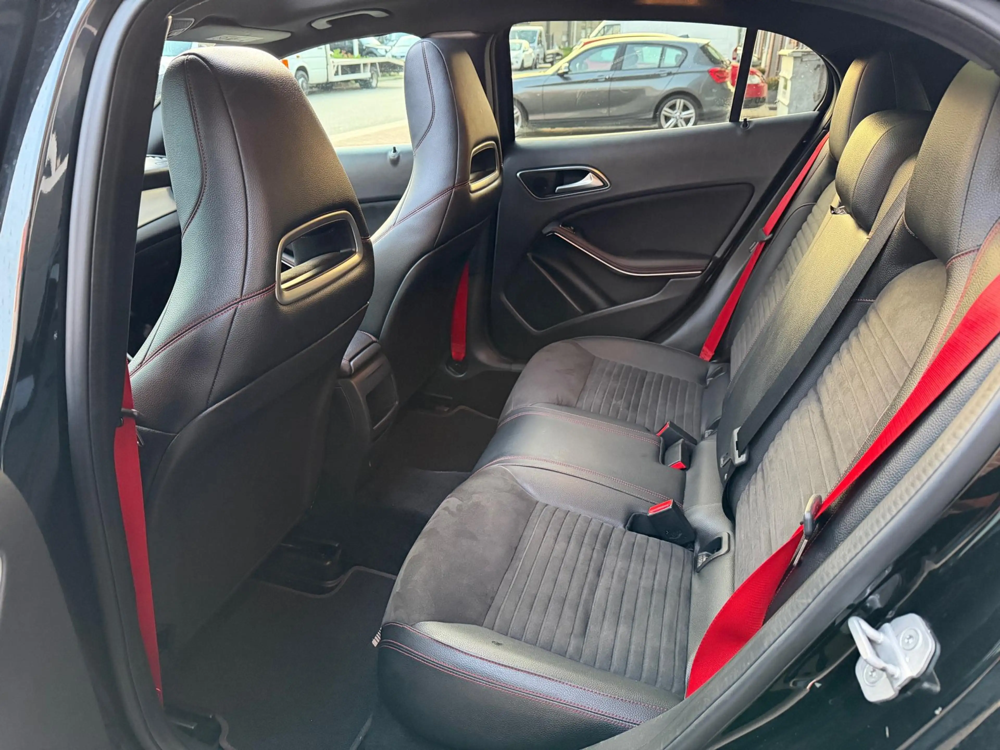 Mercedes-Benz GLA 200 AMG AUT LED Pano Memory Navi — photo 20