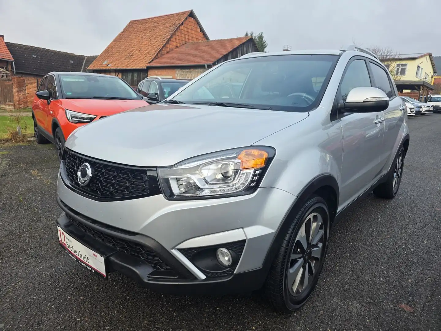 SsangYong Korando Quartz 4x4  Automatik LEDER 140000 Km Grau - 2