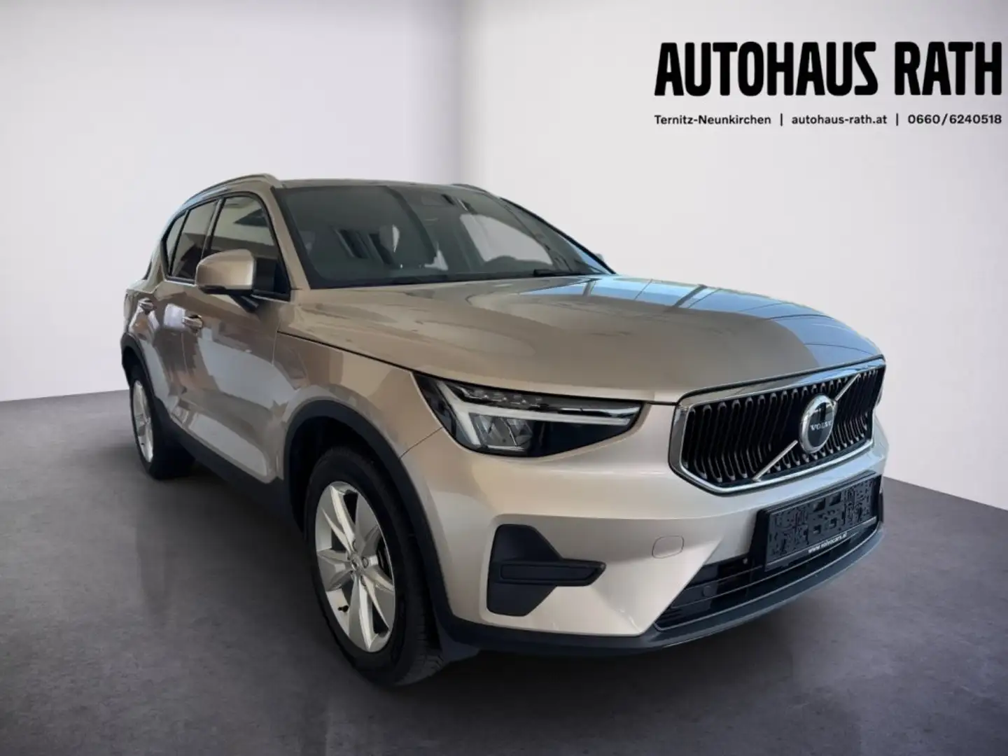 Volvo XC40 T2 Grau - 2