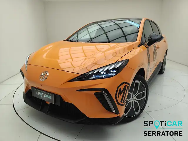 MG MG4 EV 77kwh EDU 2WD LUX LHD heat pump BLACK Fizzy Or