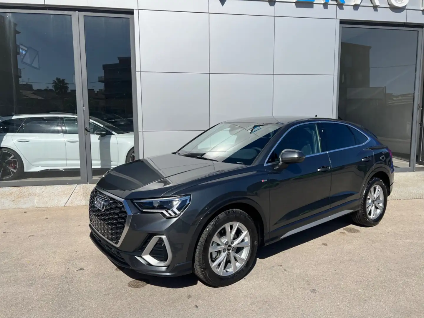 Audi Q3 SPB 35 tdi Sline possibilità noleggio noscoring Grigio - 2