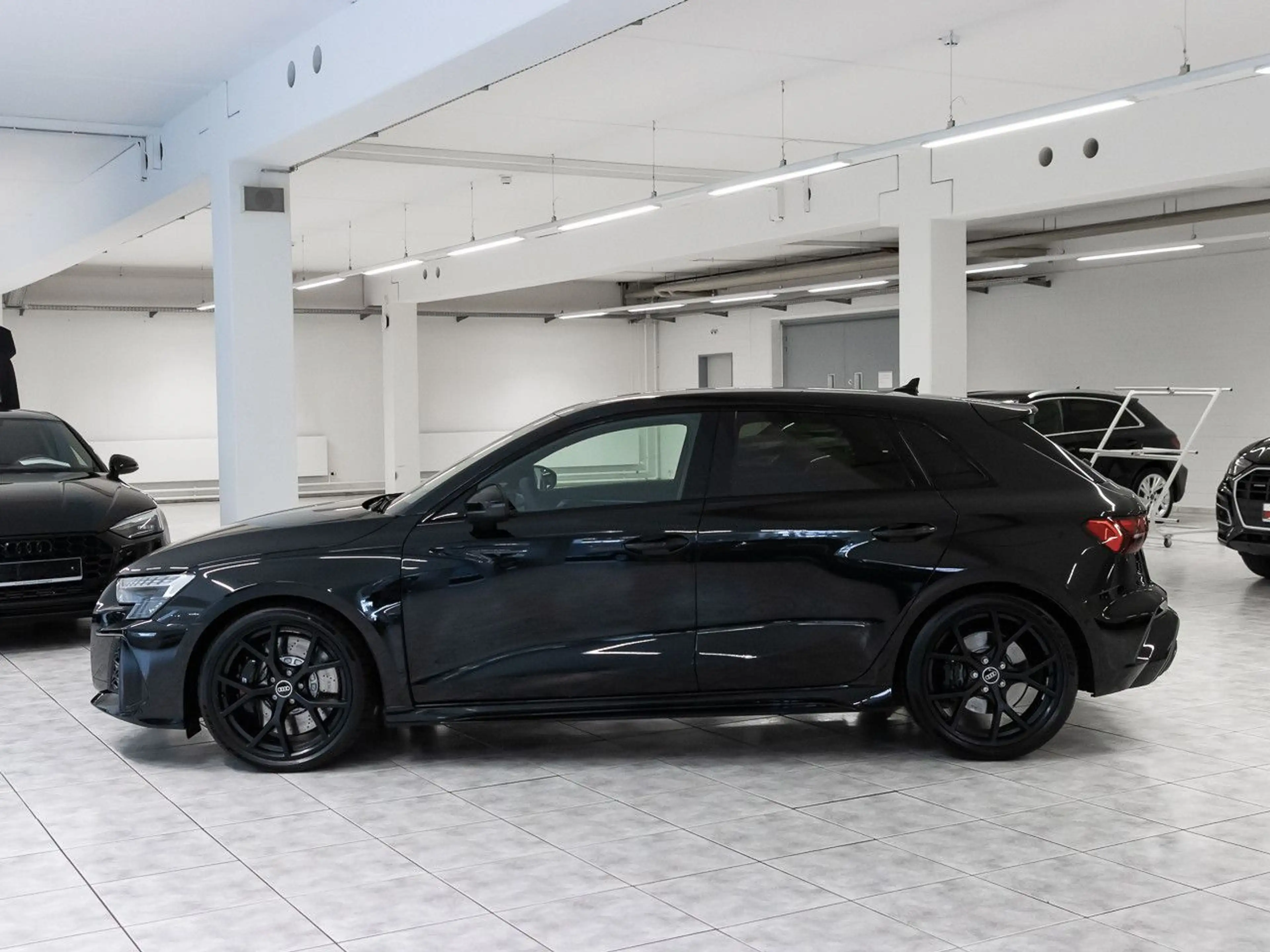 Audi RS3 TFSI quattro S tronic — photo 3