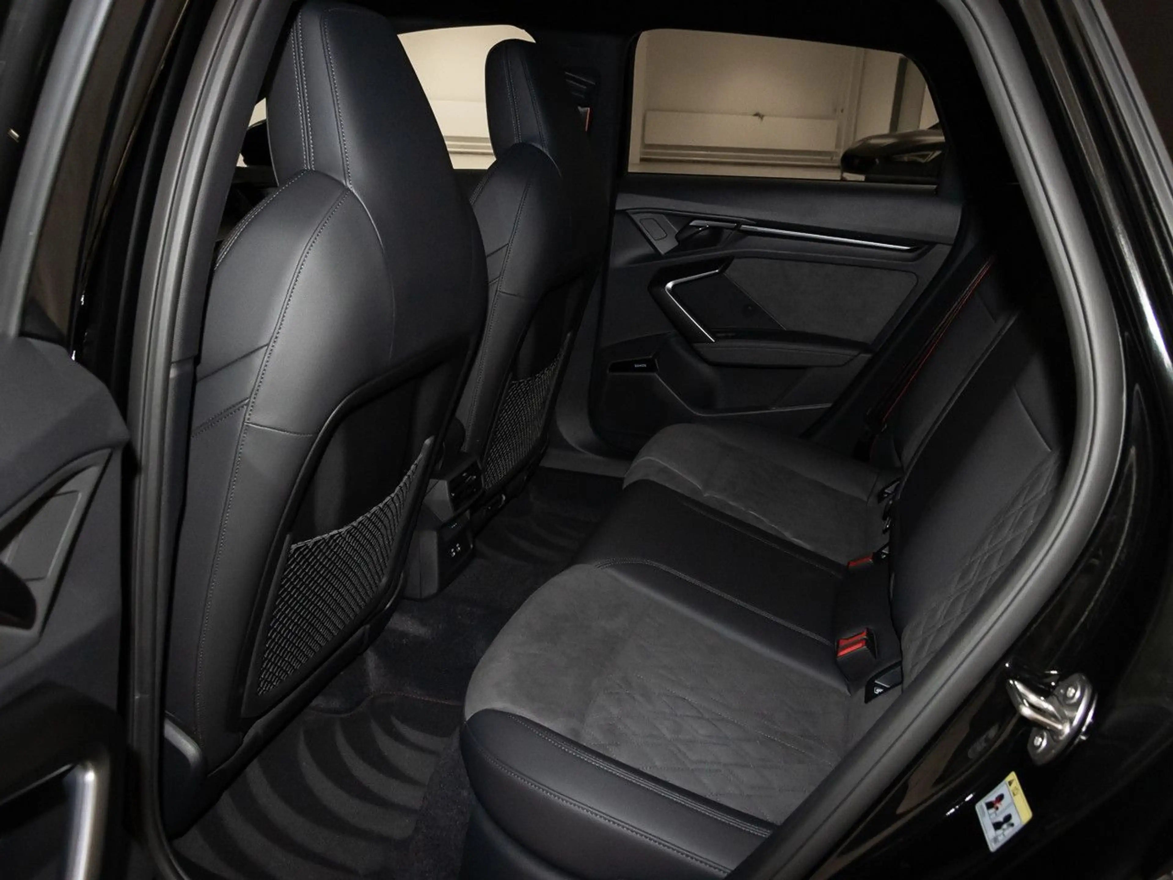 Audi RS3 TFSI quattro S tronic — photo 10