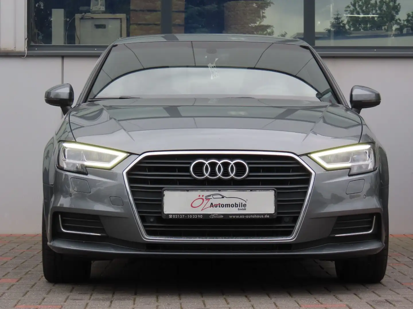 Audi A3 35 TDI S tronic design Sportback Grau - 2