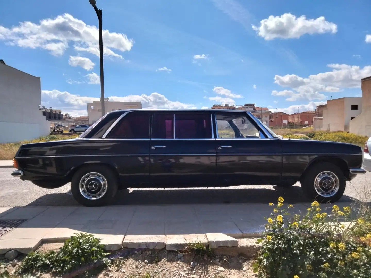 Mercedes-Benz W 114/115 Strich-Acht 240d limusina long lang Fekete - 1
