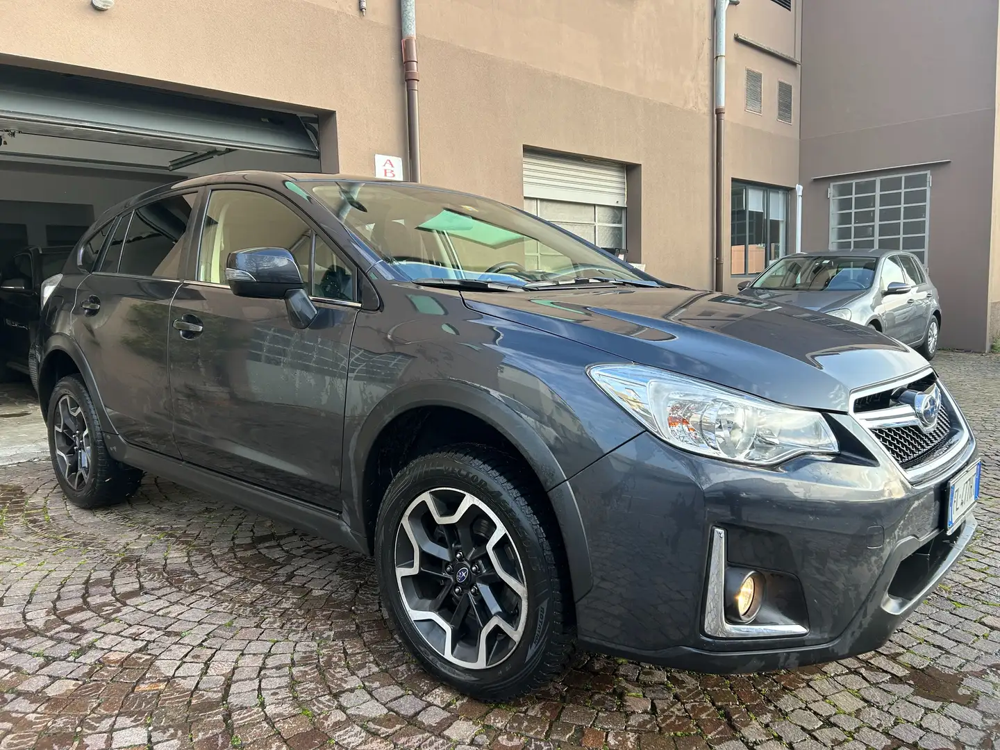 Subaru XV XV I 1.6i Style 5mt my16 Grau - 2