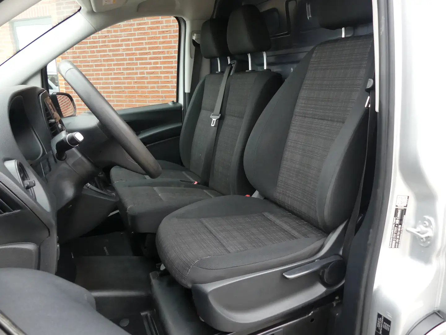Mercedes-Benz Vito 111 CDI Lang Airco/Trekhaak/Lichtmetalen velgen Grijs - 2