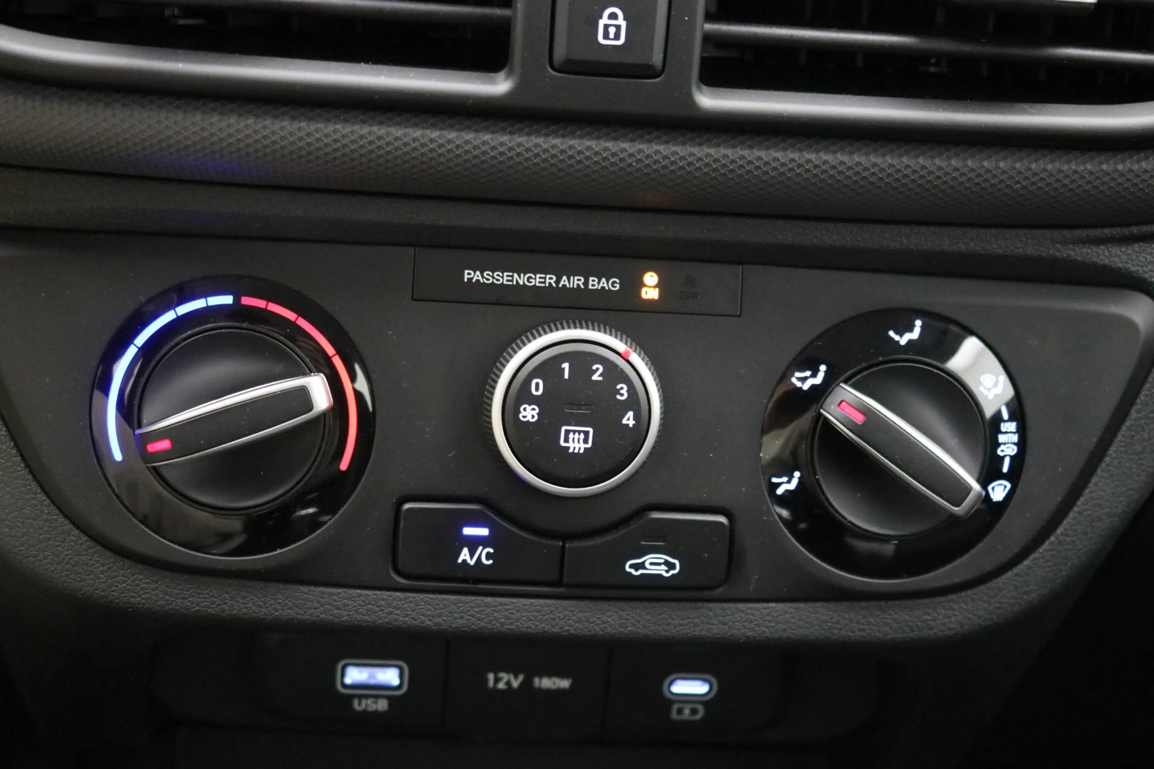 Hyundai i10 1.0 Comfort Smart / Navigatie / Camera / Apple Car — photo 32
