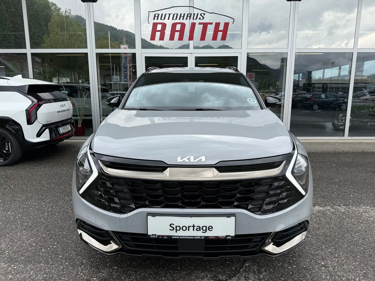Kia Sportage 1,6 TGDI 48V Anniversary-Edt. 7DCT AWD Grau - 2