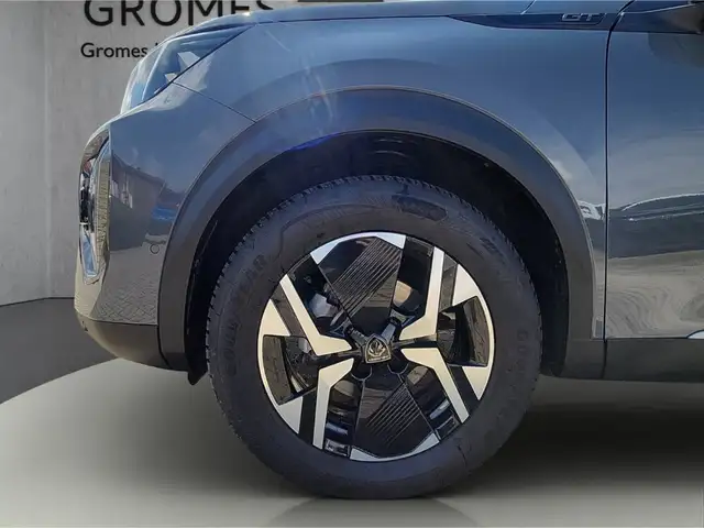 Peugeot 2008 view 11