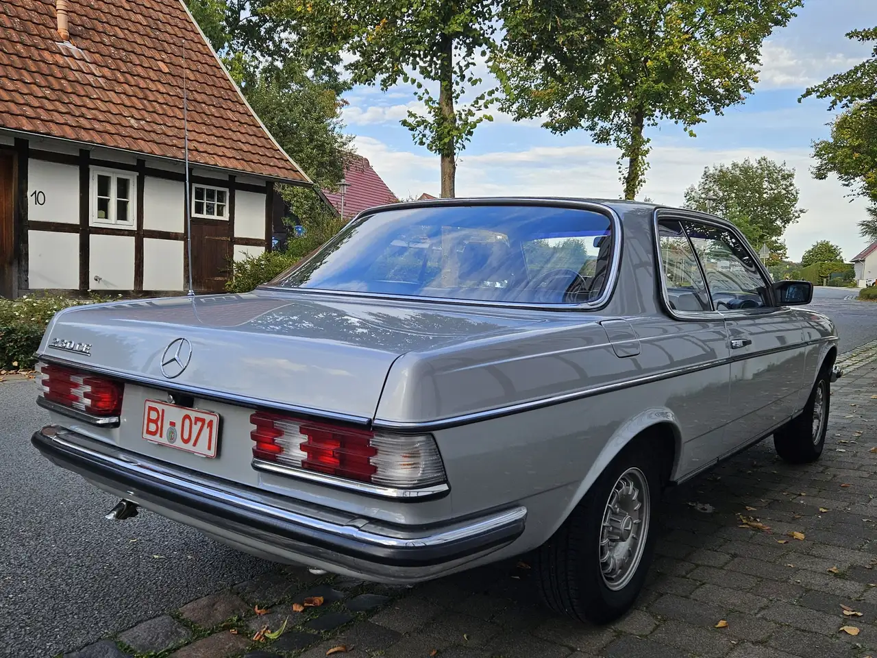 Mercedes-Benz 230, foto 3