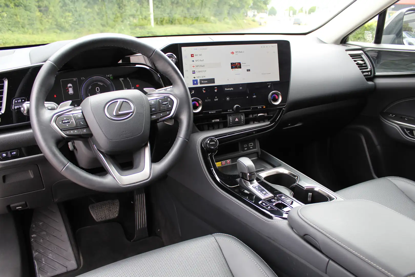 Lexus NX 450h+ AWD Luxury Line Plug-in Hybrid | Rijklaar | Afn.tr Grijs - 2