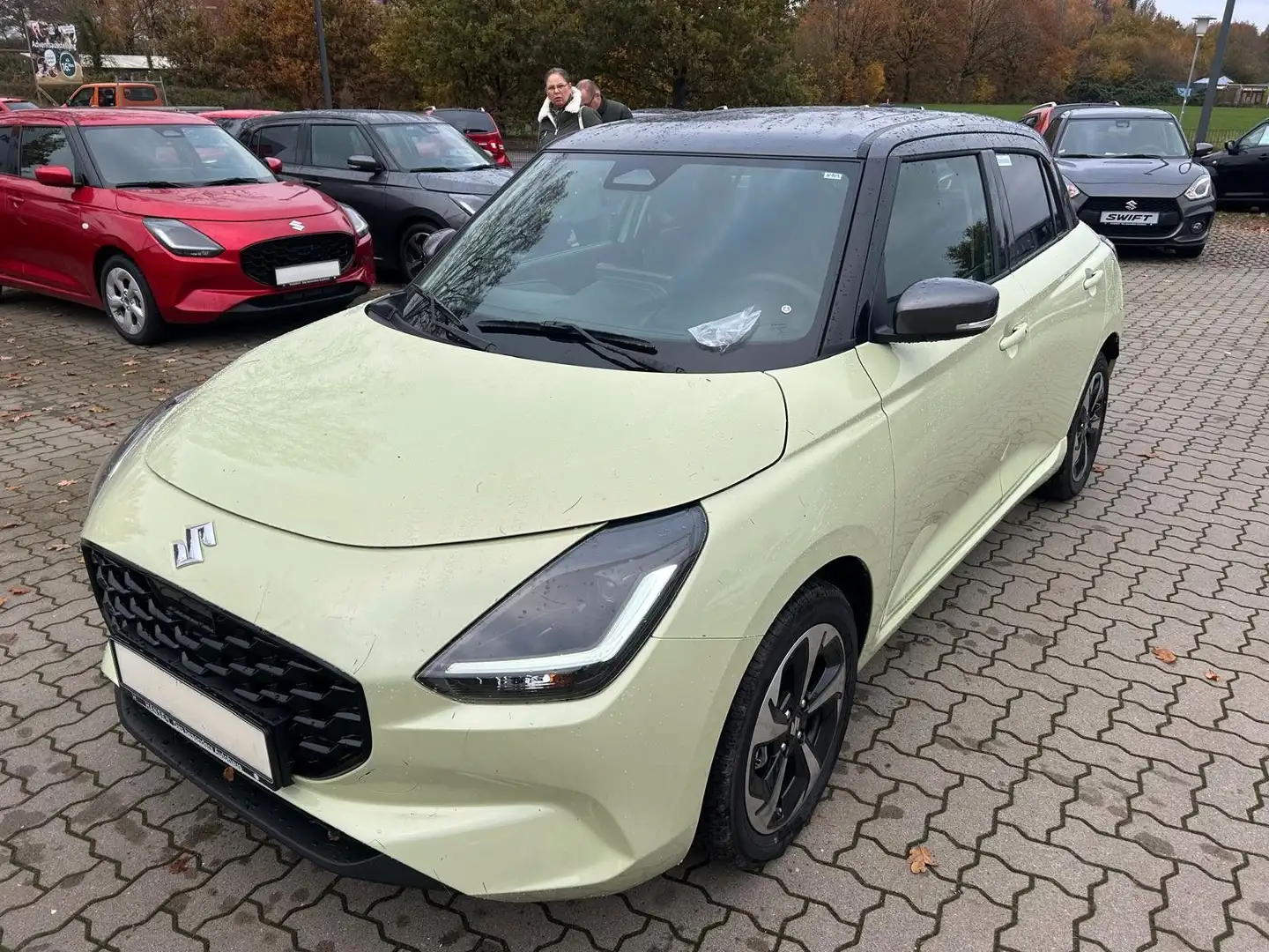 Suzuki Swift 1.2 HYBRID Comfort + Plus MJ2024 Grün - 2