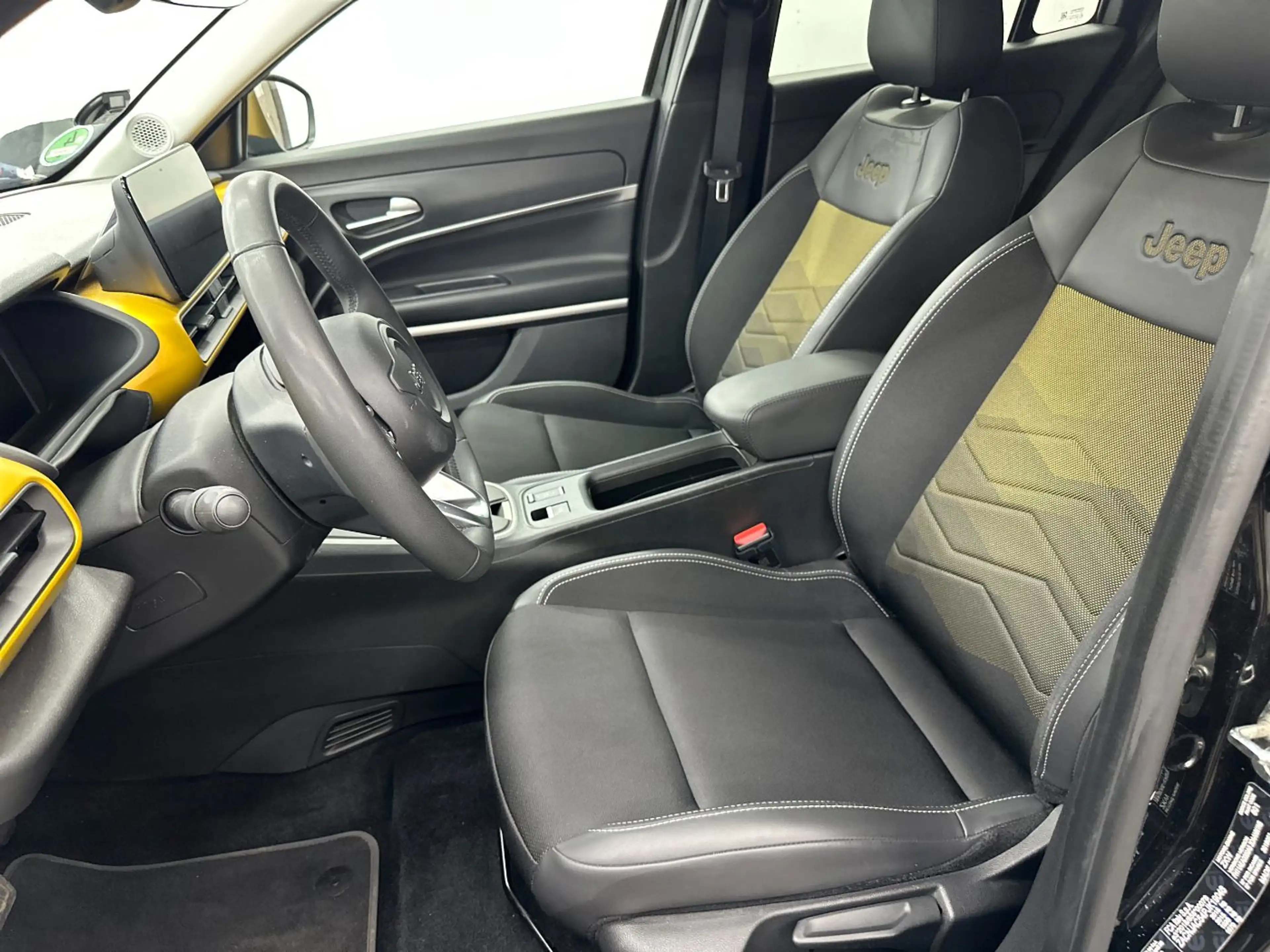 Jeep Avenger Elektro Altitude Electric LED SHZ KlimaA — photo 8