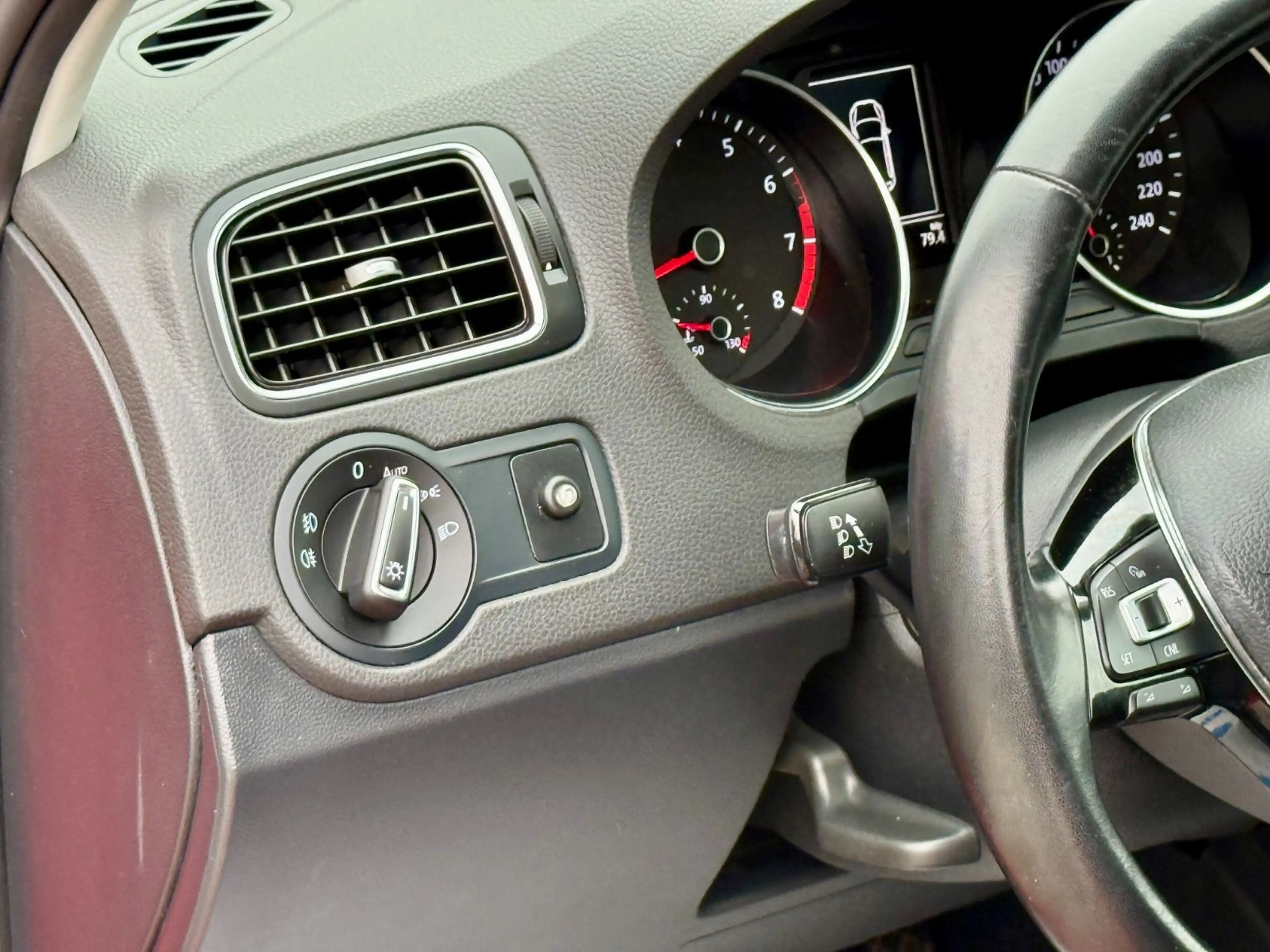 Volkswagen Polo V Highline/R-LINE/Start-Stopp/LED/KLIMA/PDC — photo 16