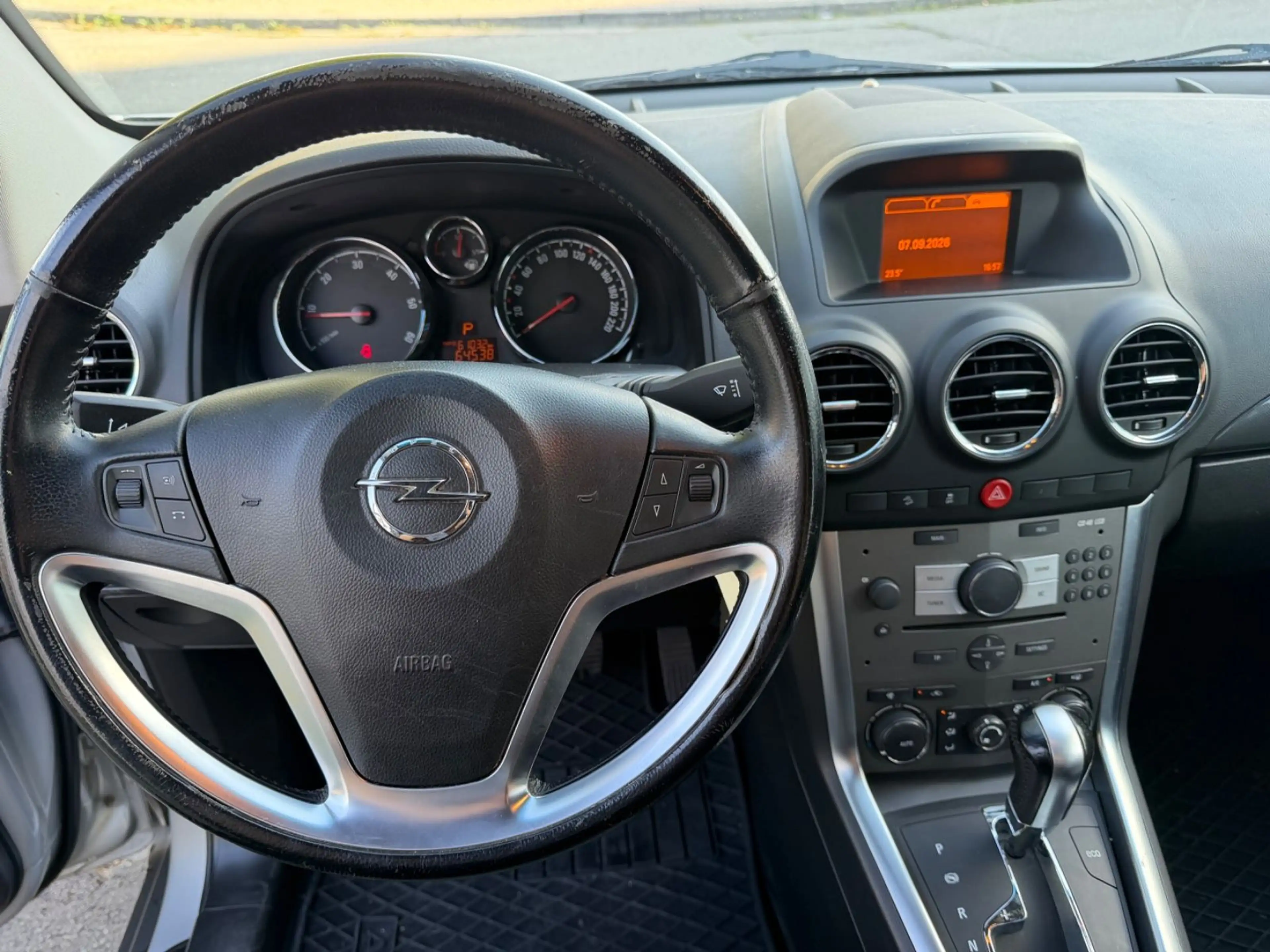 Opel Antara Design Edition 4x4 / 1. Hand — photo 8