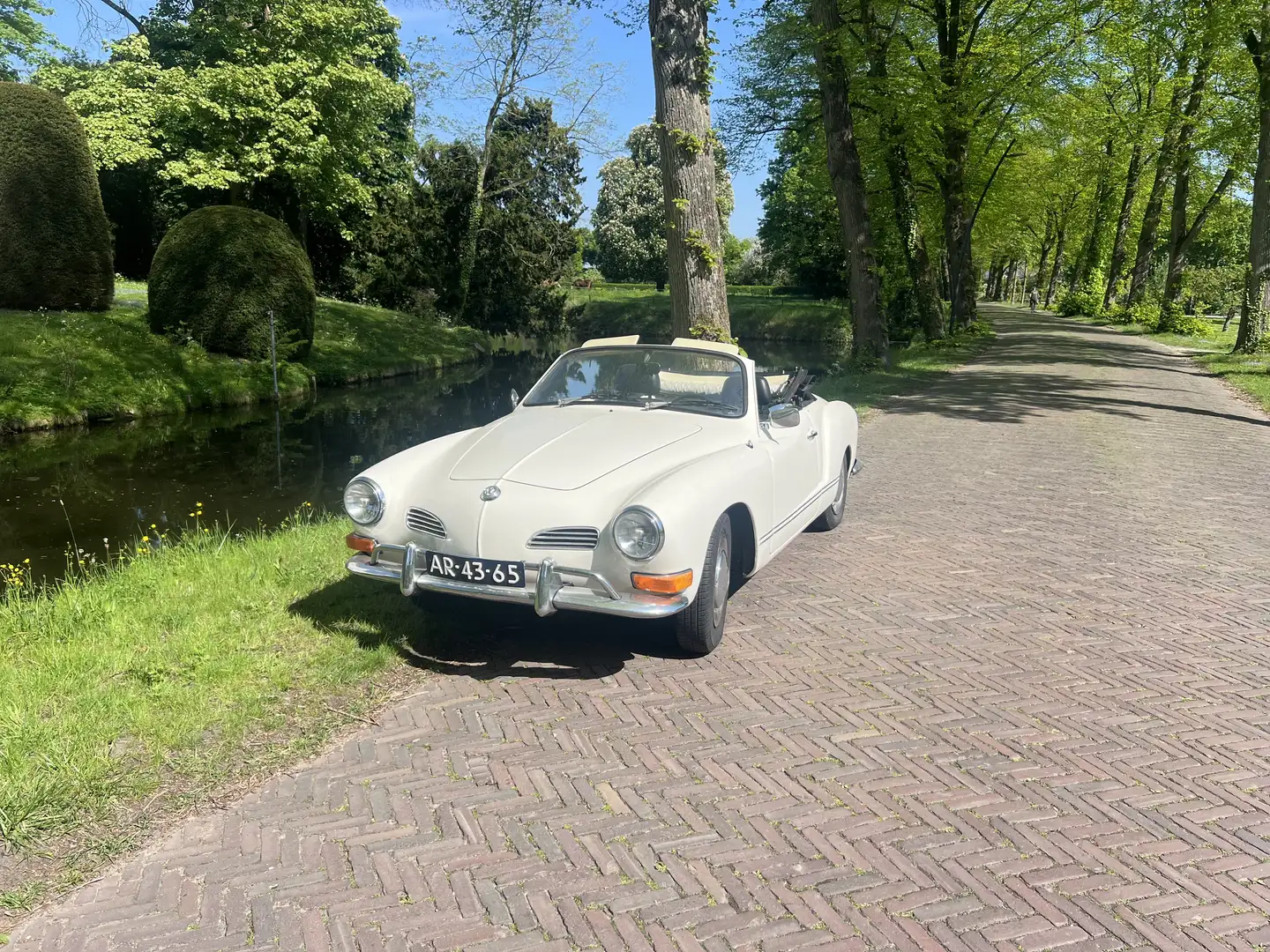 Volkswagen Karmann Ghia cabriolet Beige - 2