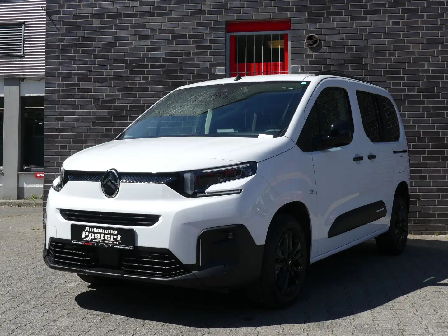 Citroen Berlingo MPVBlueHdi 130 EAT8 Plus M Family Umbau Weiß - 1