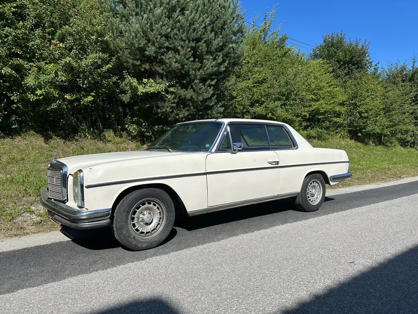 Mercedes-Benz 250 CE Strich 8 Coupe /8 W114 Lenkradautom. 1.Serie Fehér - 2
