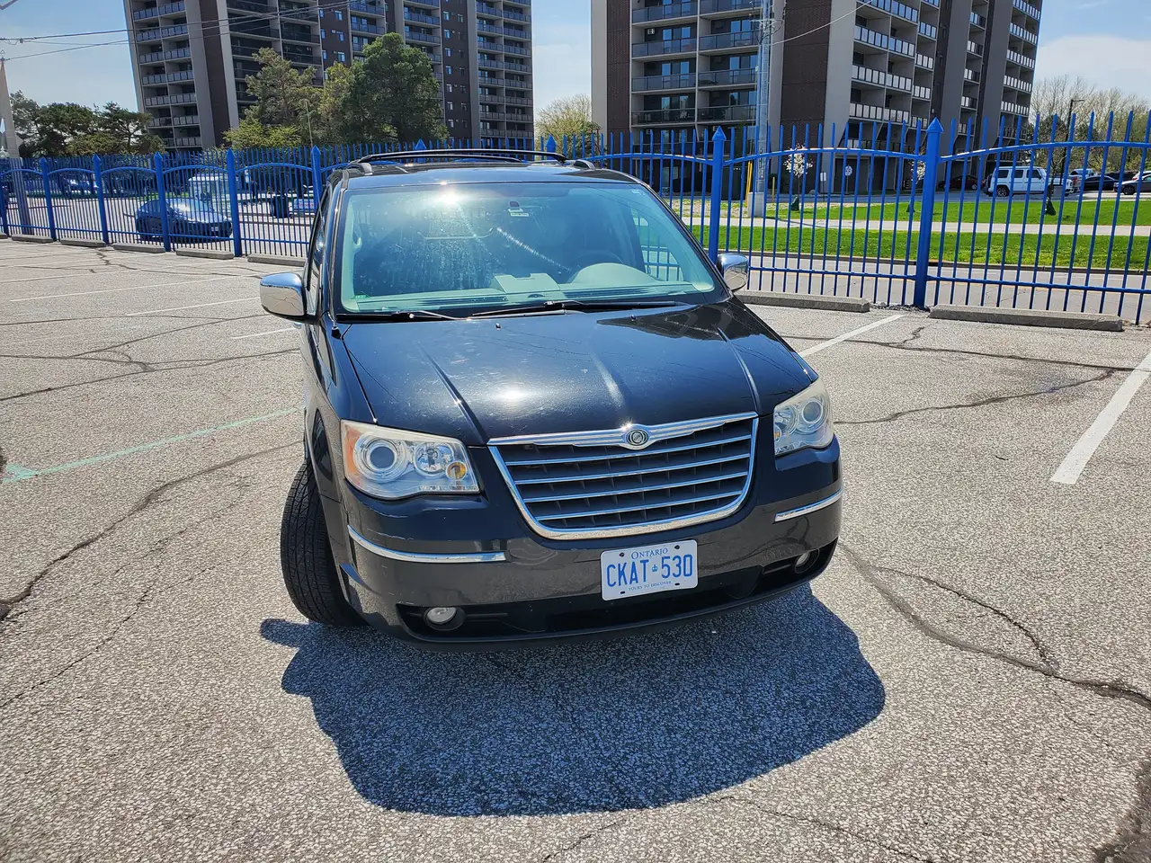 Chrysler Town & Country снимка Chrysler Town & Country