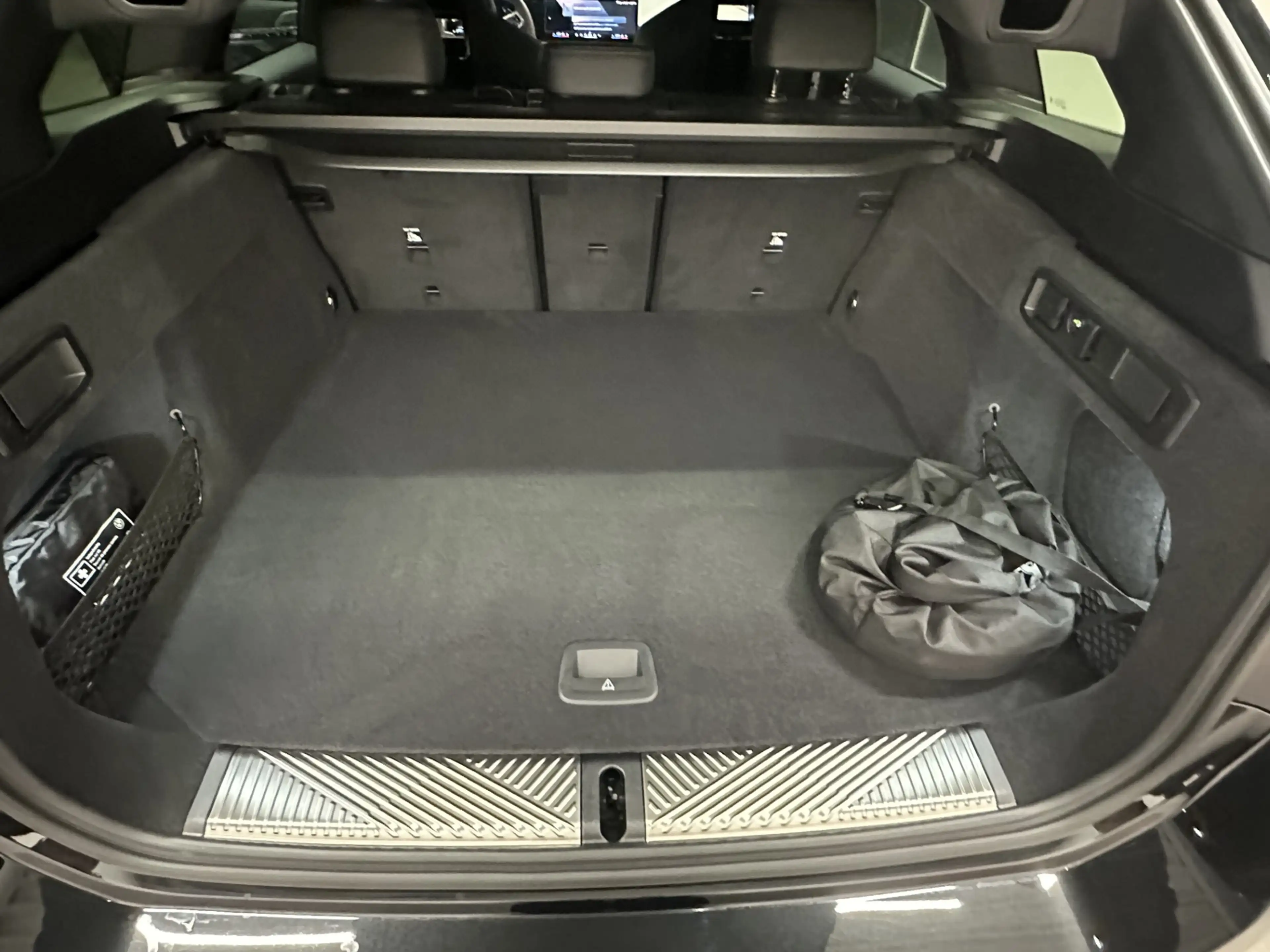 BMW 550 e xDrive — photo 7