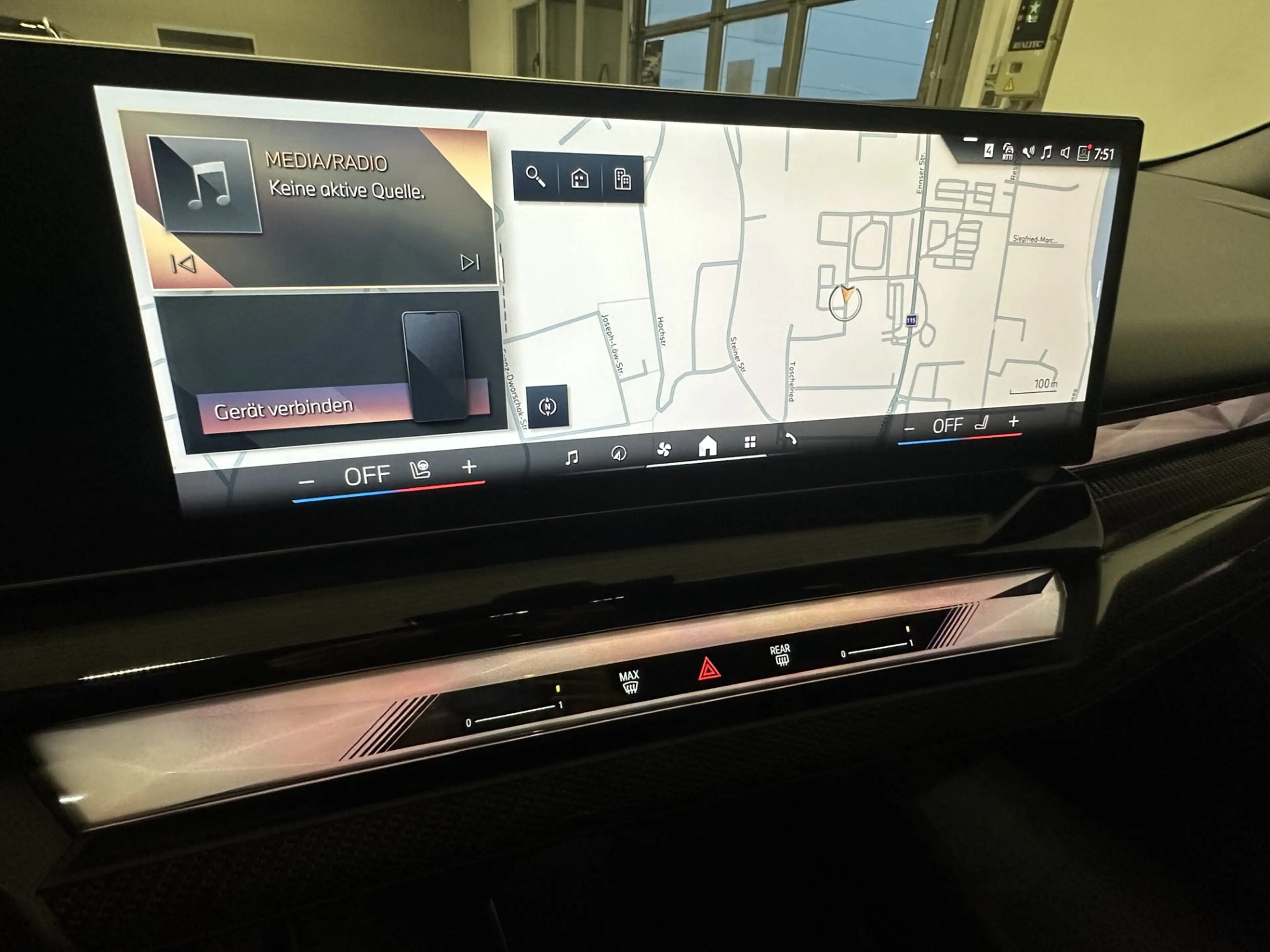 BMW 550 e xDrive — photo 12