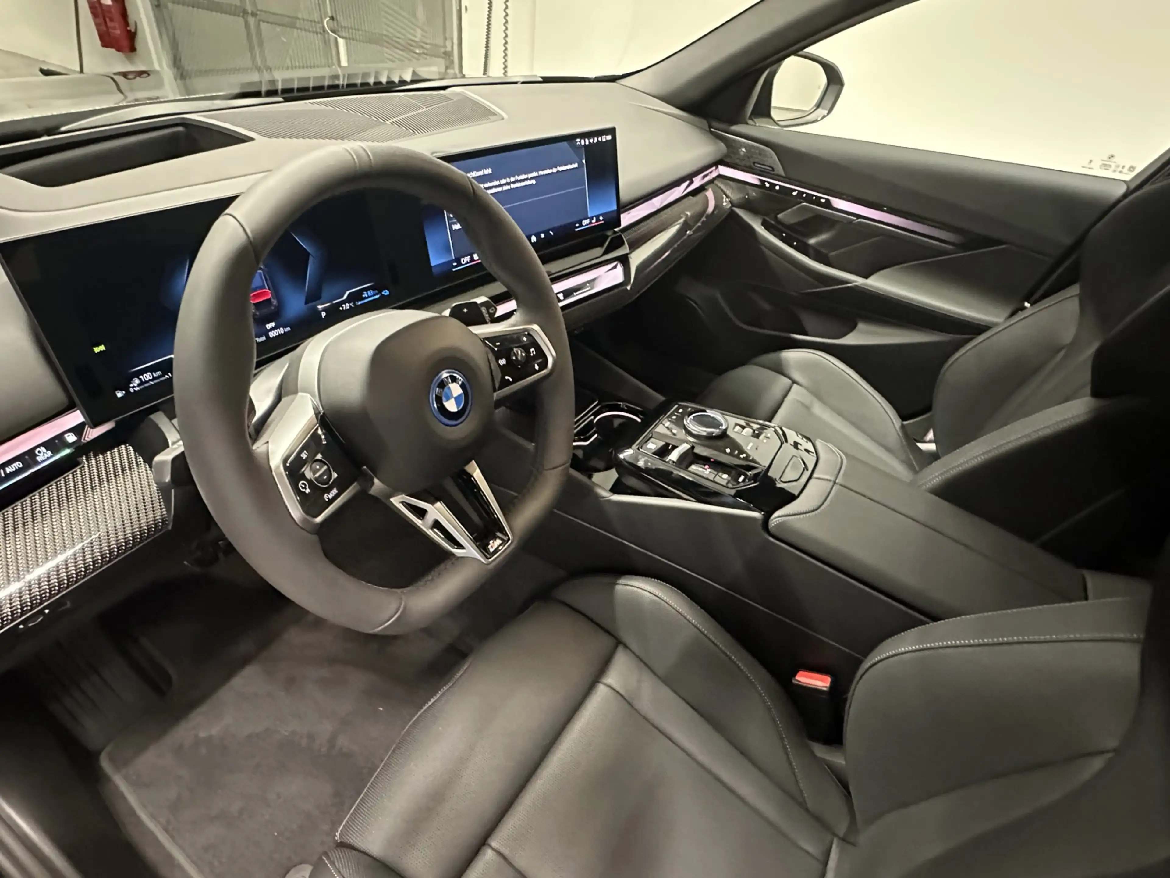 BMW 550 e xDrive — photo 8