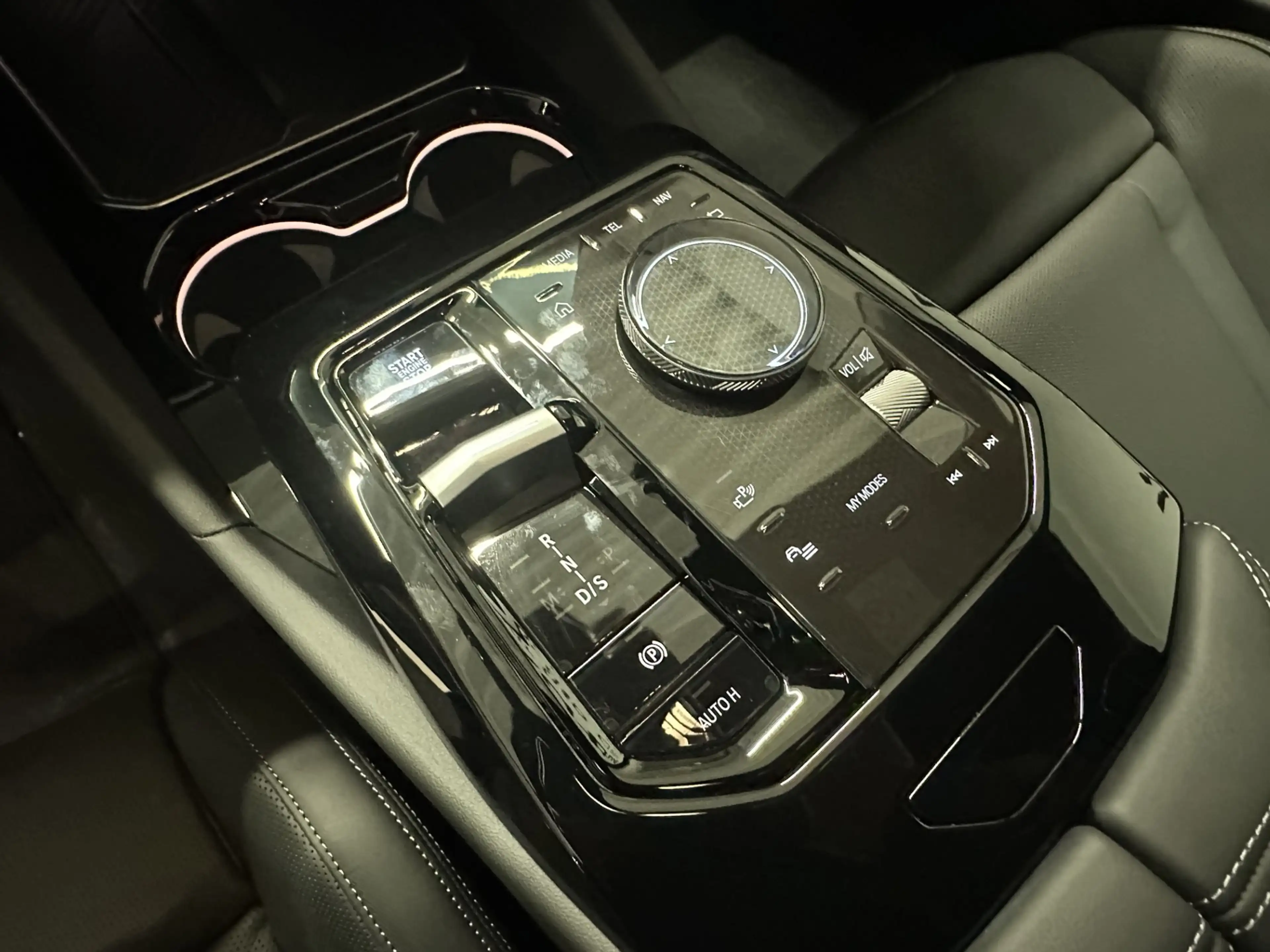 BMW 550 e xDrive — photo 13
