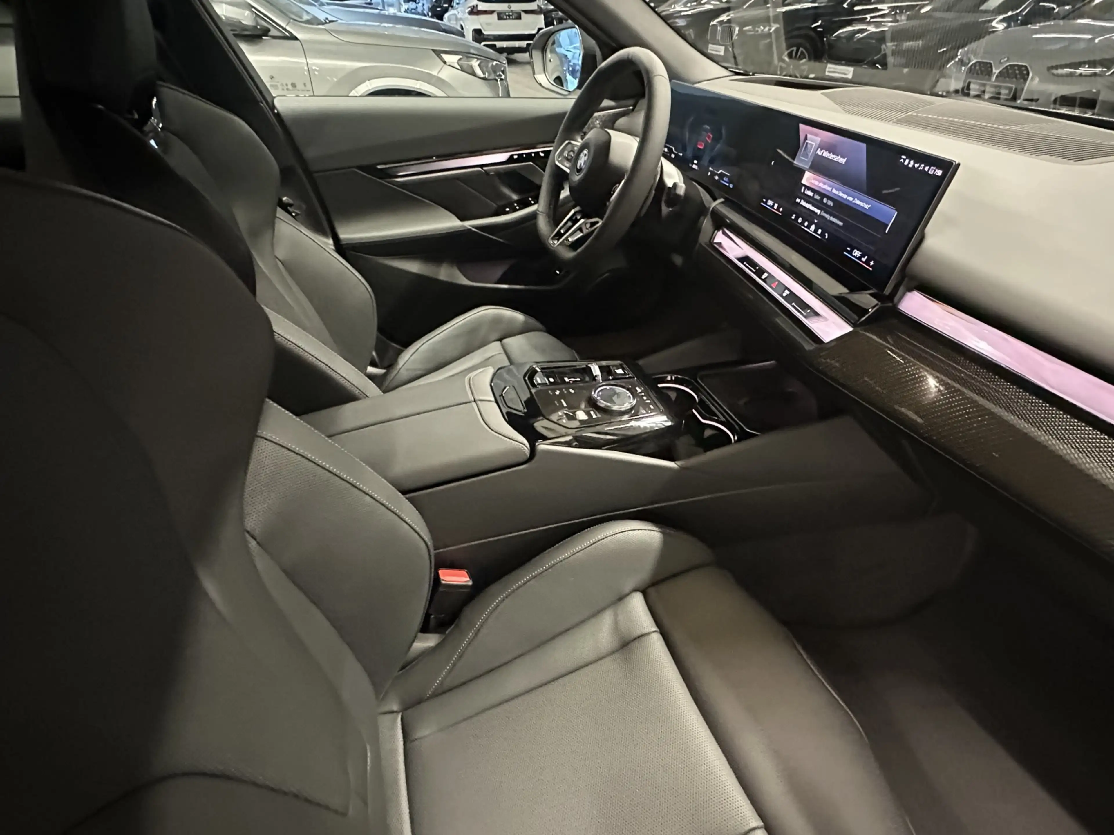BMW 550 e xDrive — photo 10