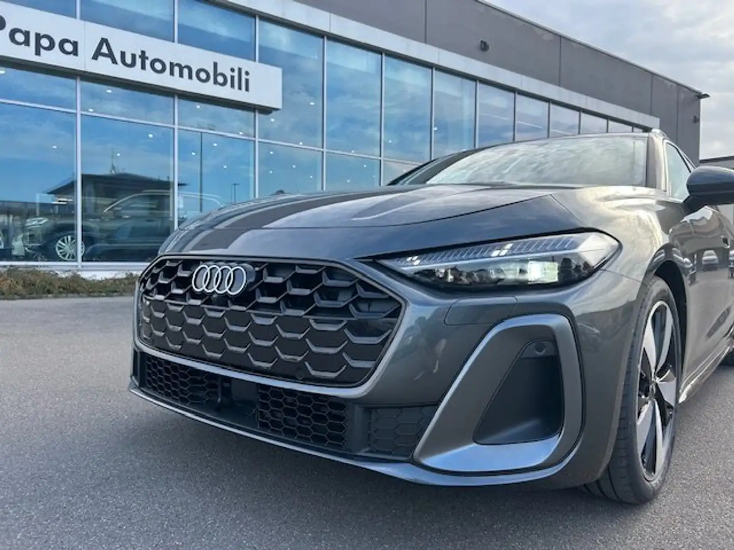 Audi A5 AVANT S-LINE 204CV TDI IBRIDA Grijs - 2