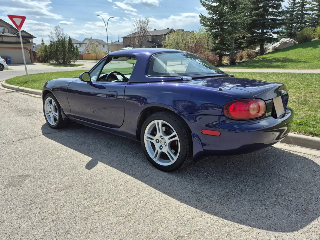 Mazda MX-5 Miata снимка Mazda MX-5 Miata