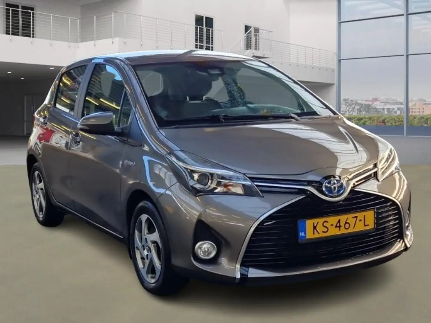 Toyota Yaris 1.5 Hybrid Automaat 1e Eig. 51.685 km +NAP NL-auto Gris - 2