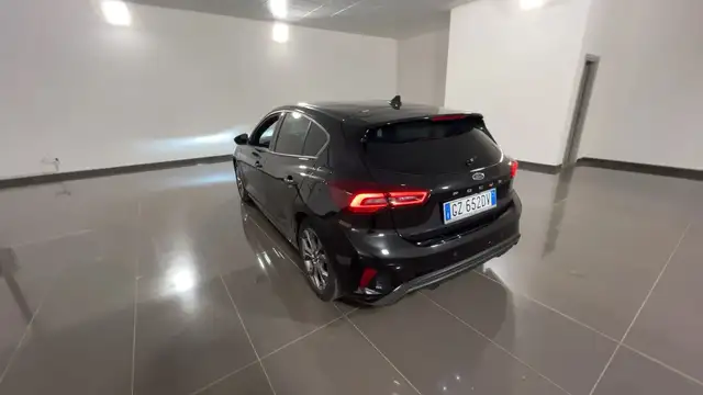 Ford Focus view 16