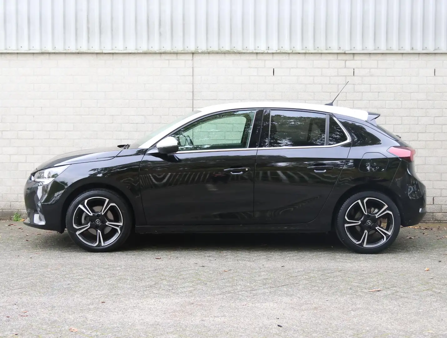 Opel Corsa 100pk Elegance | 1ste eigenaar | Camera | 17"LMV | Zwart - 2