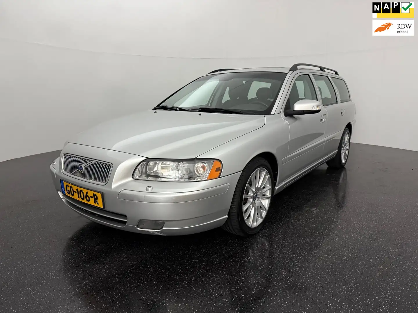 Volvo V70 2.4D AUT Edition Sport / Dakraam / volledig onderh Grijs - 1