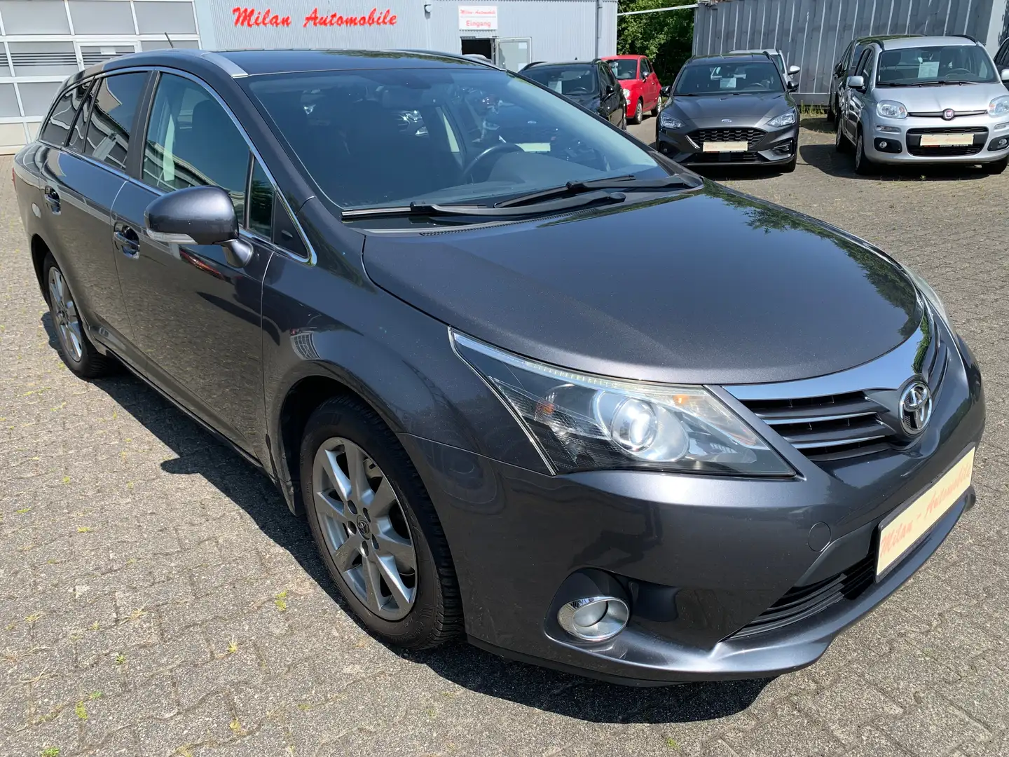 Toyota Avensis 2,2 D Executive Alu-Navi-R.Kamera-Tempomat-Telefon Grau - 1