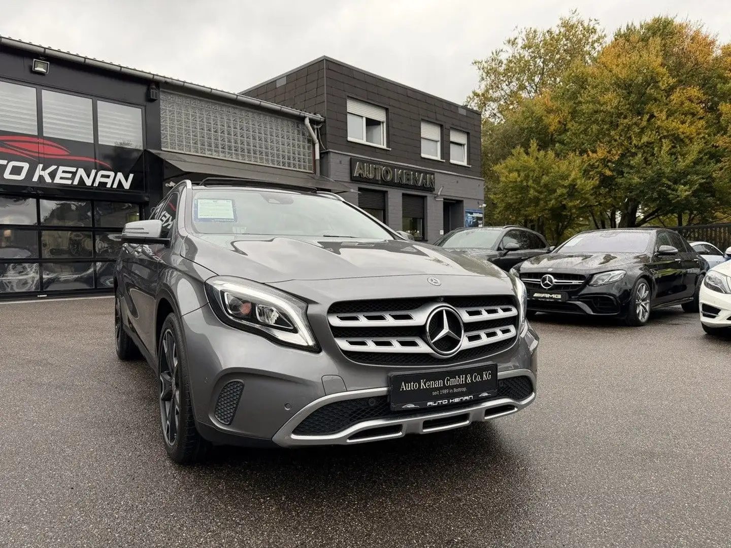 Mercedes-Benz GLA 180 Urban Pano/Leder/360°/19'/Spur/Totwinkel Grau - 1