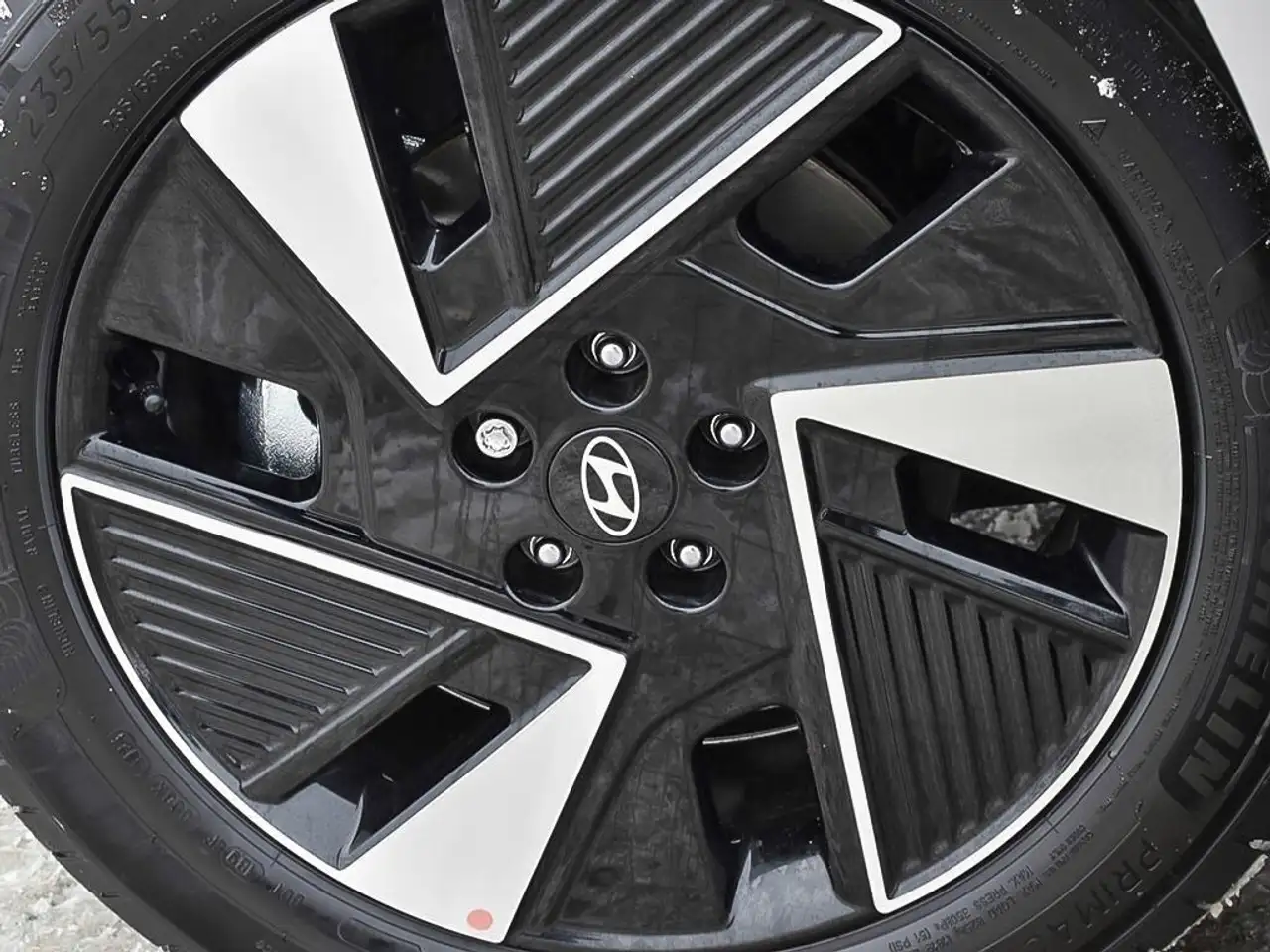 Hyundai IONIQ 5 снимка Hyundai IONIQ 5