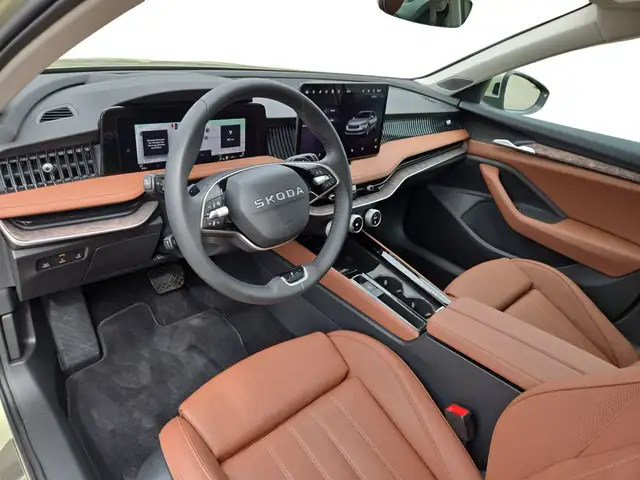 Skoda Superb view 4