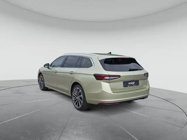 Skoda Superb view 3