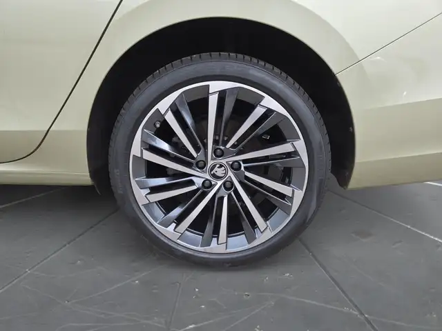 Skoda Superb view 15