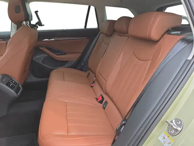 Skoda Superb view 10