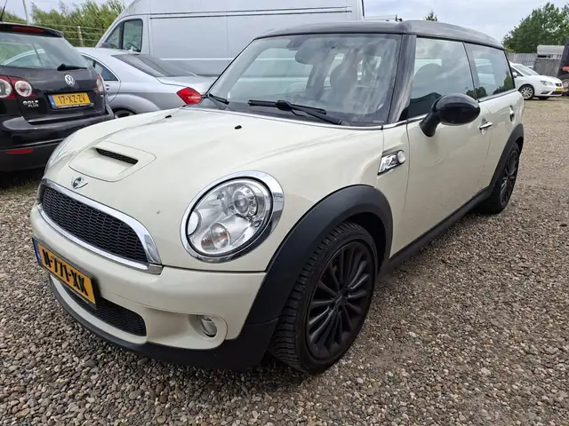 2010 MINI Clubman in White for sale