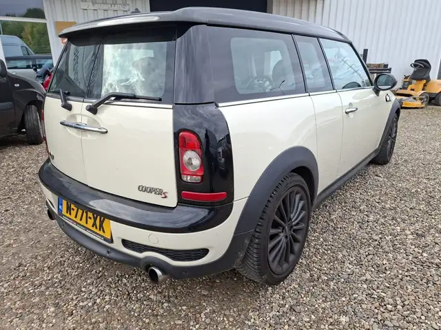 MINI Clubman view 3