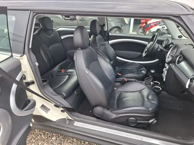 MINI Clubman view 9