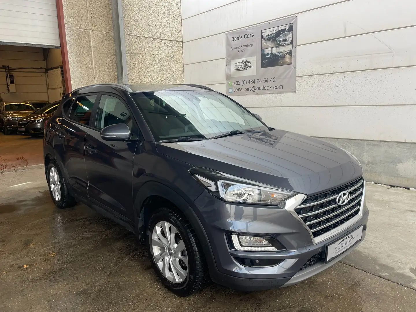 Hyundai TUCSON 1.6 CRDI 52.000KM *GPS/Camera * Grijs - 2