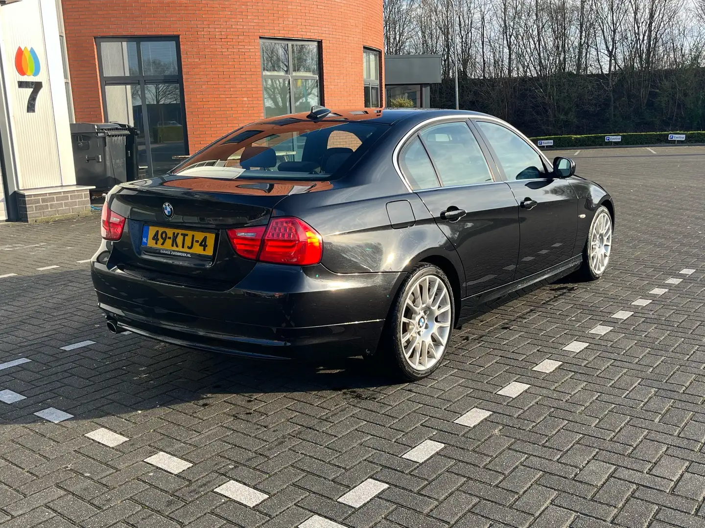 BMW 316 316i Business Line crna - 2